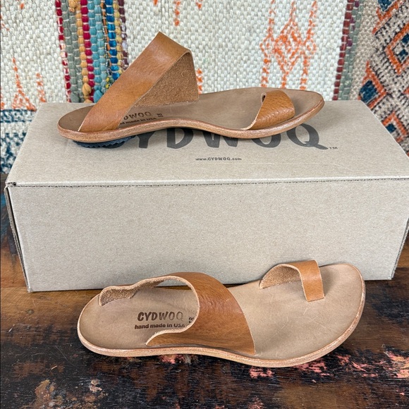 Cydwoq Hillary sandals. Made in USA. - Picture 3 of 3